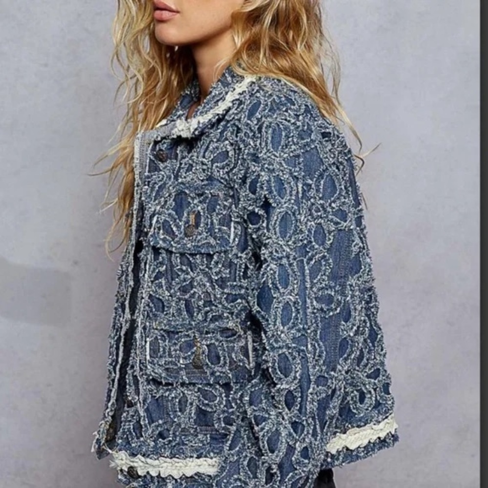 New POL Floral Textured Dark Blue Denim Jean Jacket Raw Hem Women’s Small HEAVY